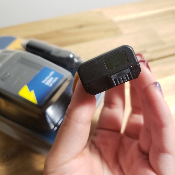 Watson Compact Charger for Sony Camera Battery - Picture 4 of 5